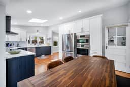 Following Seas | Modern Charmer Walk to Downtown!