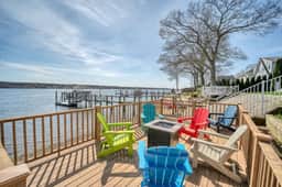 Niantic Cove Waterfront Escape: Relax & Unwind