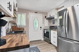 Private Beach -Single-Level Cottage  | Sleeps 6