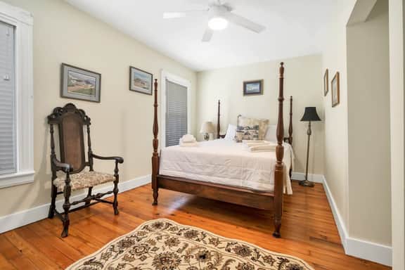 Downtown Mystic Family Retreat | Pet Friendly