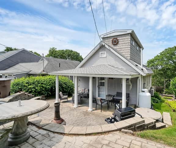 The Lounge House | Giants Neck Beach, Water Views  and Coastal Comfort