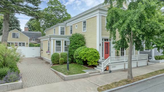 Stonington Village | Walk to Beach, Shops & Dining