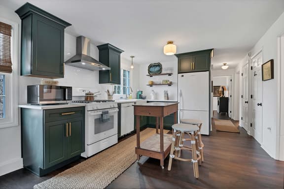 Old Lyme Pet Friendly Escape | Griswold Preserve + Beach Pass + Fireplace