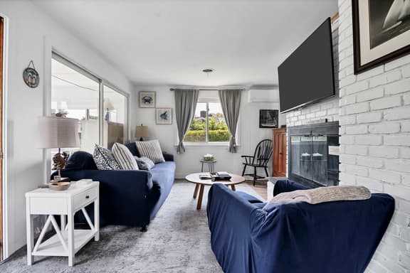 Private Beach -Single-Level Cottage  | Sleeps 6